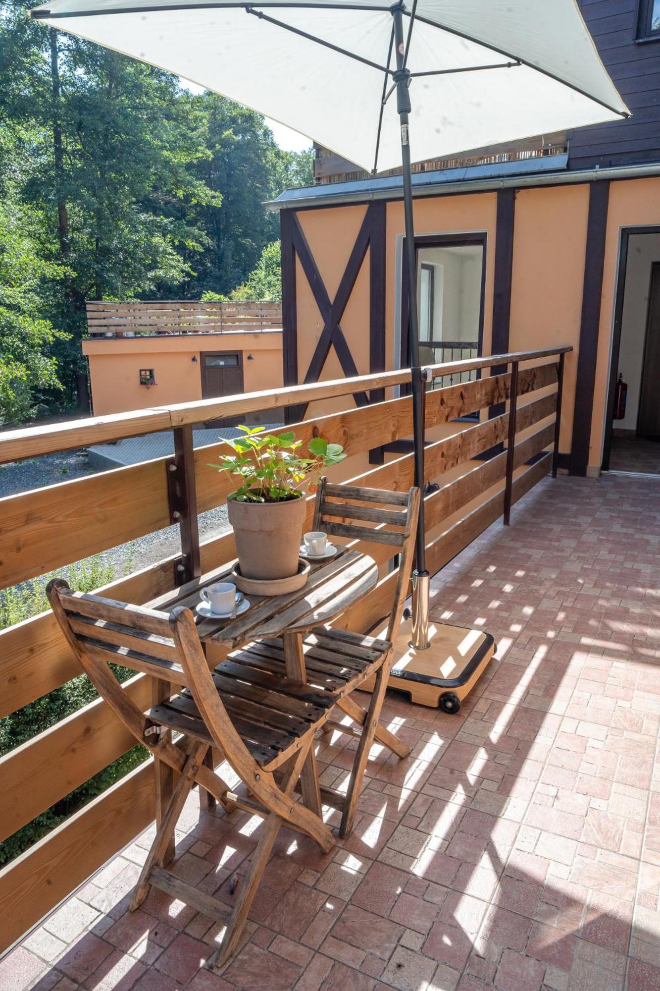 Apartman Spaleny Mlyn Lisnice Екстериор снимка